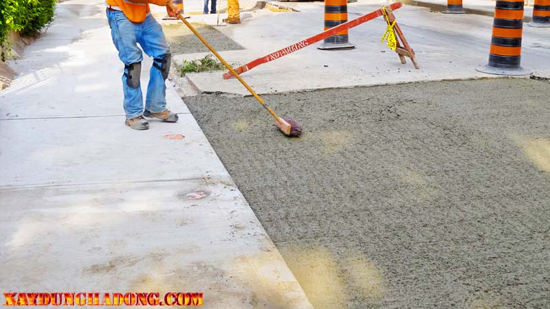 Bảo trì để đảm bảo độ bền cho mặt đường giao thông đường bộ