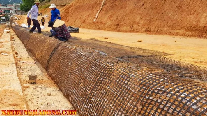 Quy trình thi công ốp mặt bên bằng lưới địa kỹ thuật