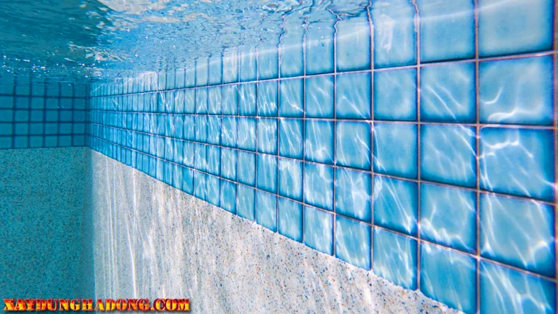 Kinh nghiệm lựa chọn gạch để ốp cho công trình bể bơi