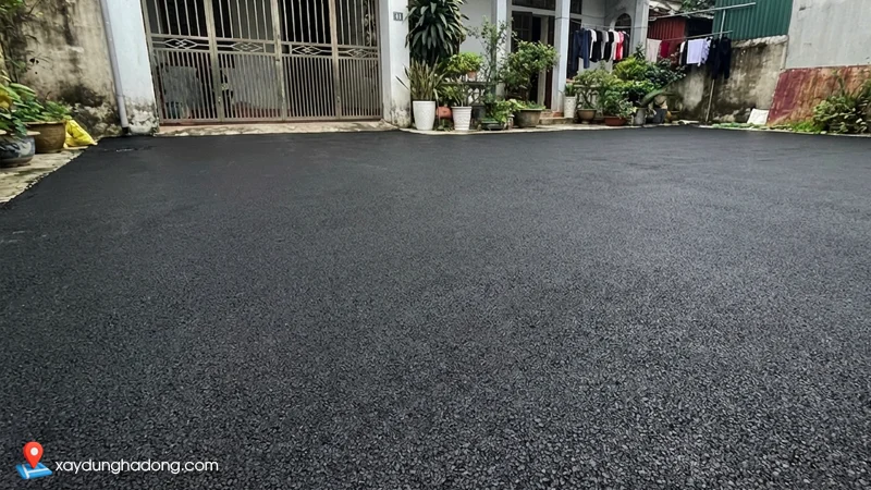 Nền bê tông có nhiều vết nứt có phủ Carboncor Asphalt được không?
